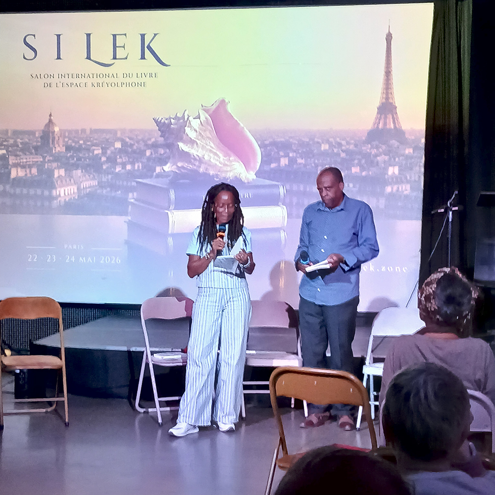 Un temps de lecture partagé entre écrivain et public du SILEK 2026